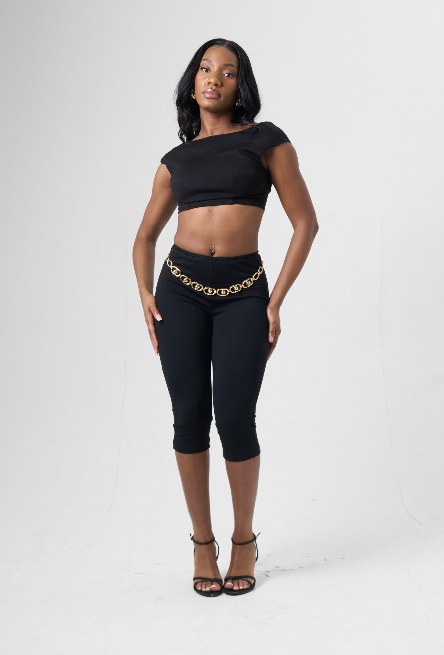 Low Waist Capri Pants in Black